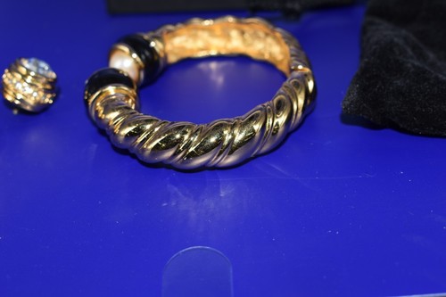 VTG JOAN RIVERS SIGNED CRYSTAL CLAMPER BRACELET - Picture 3 of 8