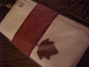 Linens-n-Things Floating Leaves NAPKINS Cloth Set of 4 NEW IN PKG Cream Brown