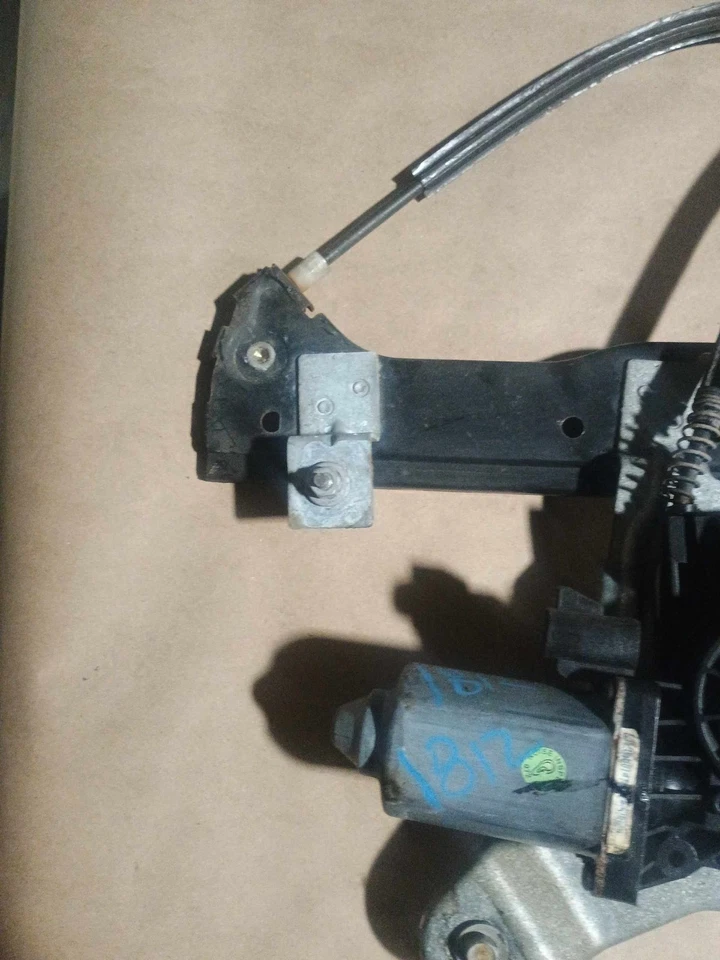 03-06 ESCALADE 00-06 YUKON 05-07 DENALI Regulador de ventana eléctrico trasero izquierdo OEM Foto 2 de 4