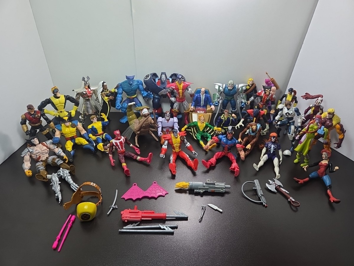 VINTAGE Lot Of 31 Marvel Toy biz X-men Figures 1993-1997 Some