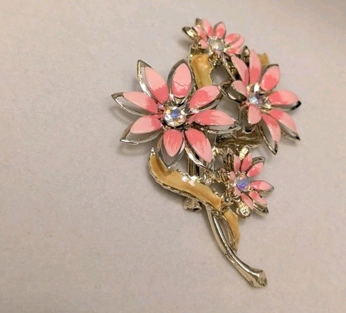 Spilla Coro Vintage Firmata Smalto Rosa Bouquet di Fiori Rosa Ab Strass Centro 3" - Foto 6 di 11