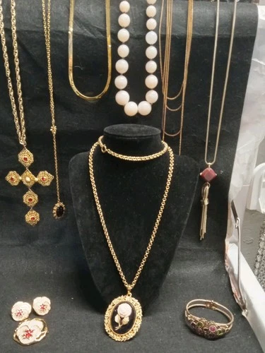 Costume Jewelry Lot of 10 Pieces Vintage to Modern