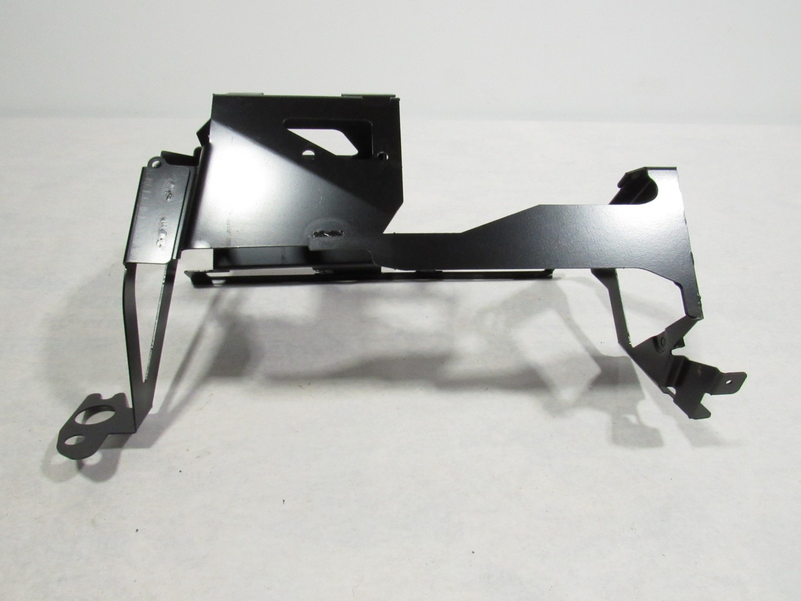 15-19 Ferrari 488 Spider 2017 Dashboard Glove Box Reinforcement Bracket ;@2