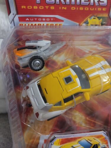 2006 TRANSFORMERS CLASSIC DELUXE BUMBLEBEE - Picture 3 of 9