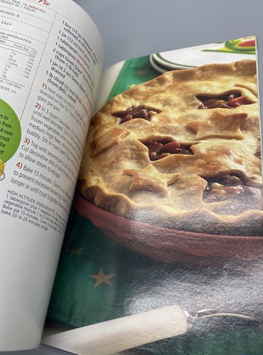 Pillsbury Recipe Magazine Cookbook - Holiday Nov. 2005 - Picture 4 of 4