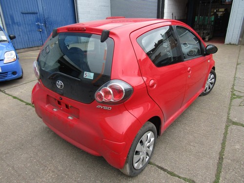 TOYOTA AYGO 2005-14 FUEL FILLER FLAP (3P0 SUPER RED) #7063V - Picture 6 of 7