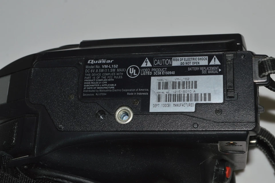 Quasar Palmcorder Camcorder VHS-C Model VM-L152 (DVB87) - Image 4 of 4