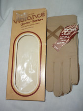 Vintage Woman  s Gloves Fownes Vibrance One Size NOS  Box Camel