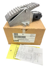 Parker 524931000 Manual Air Control Valve, 3-Way, 2-Pos, TRE/MAN Ret, 1/4" NPT