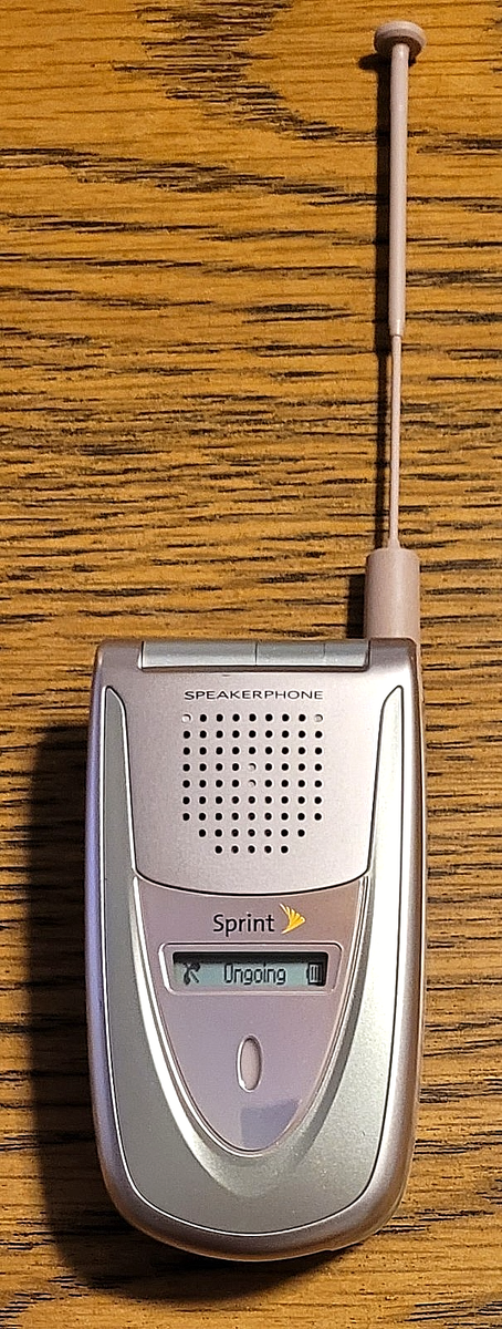 Sanyo VI-2300 - Light Pink and Silver ( Sprint ) Flip Phone - Very