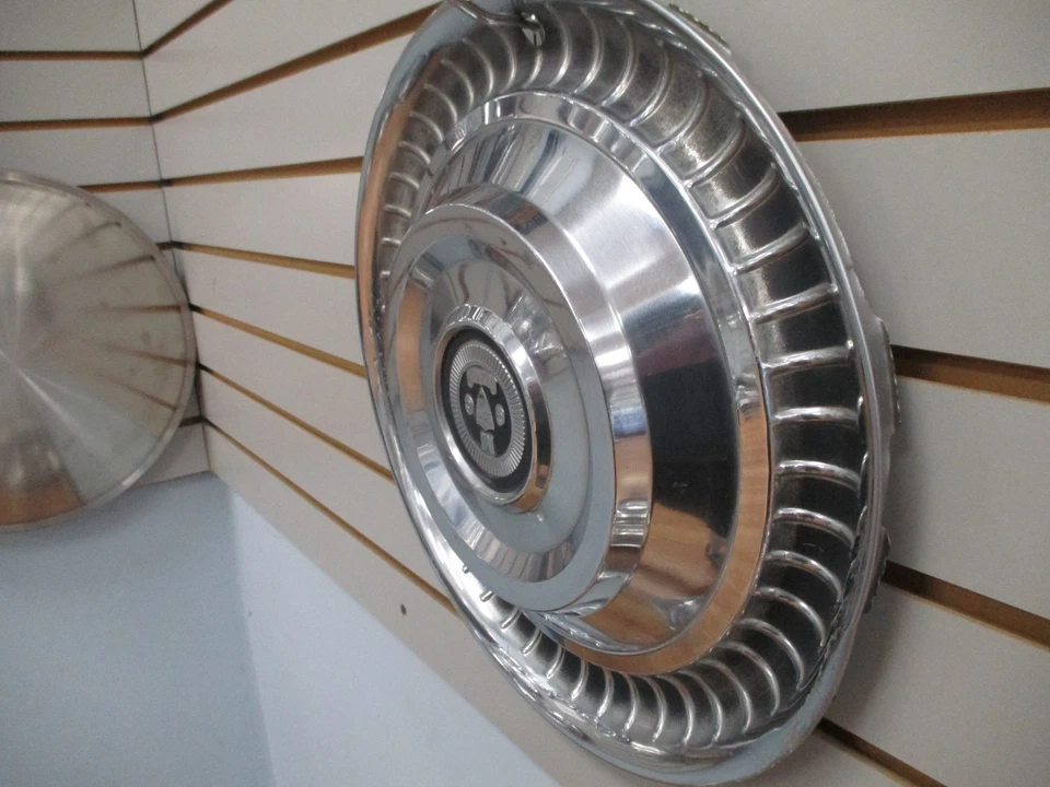 CHECKER MARATHON CAB Wheel Cover Hubcap OEM - Image 4 of 4