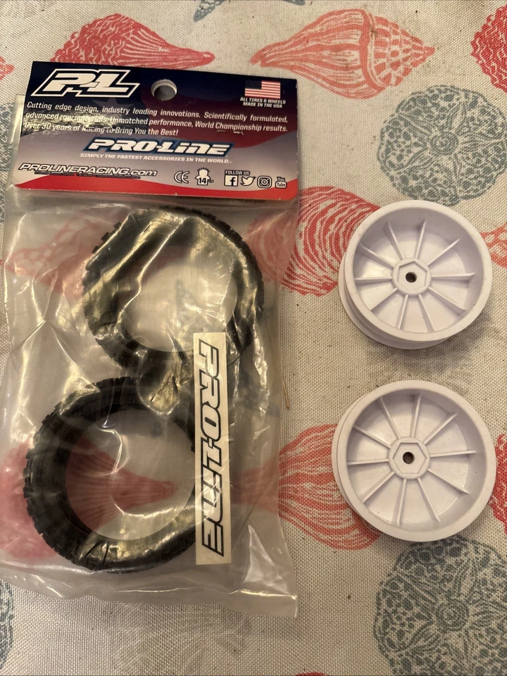 Pro-Line Racing  Wide Wedge 2.2” 8260-99 Soft Carpet Off-Road & JConcepts Rims - Image 2 of 4