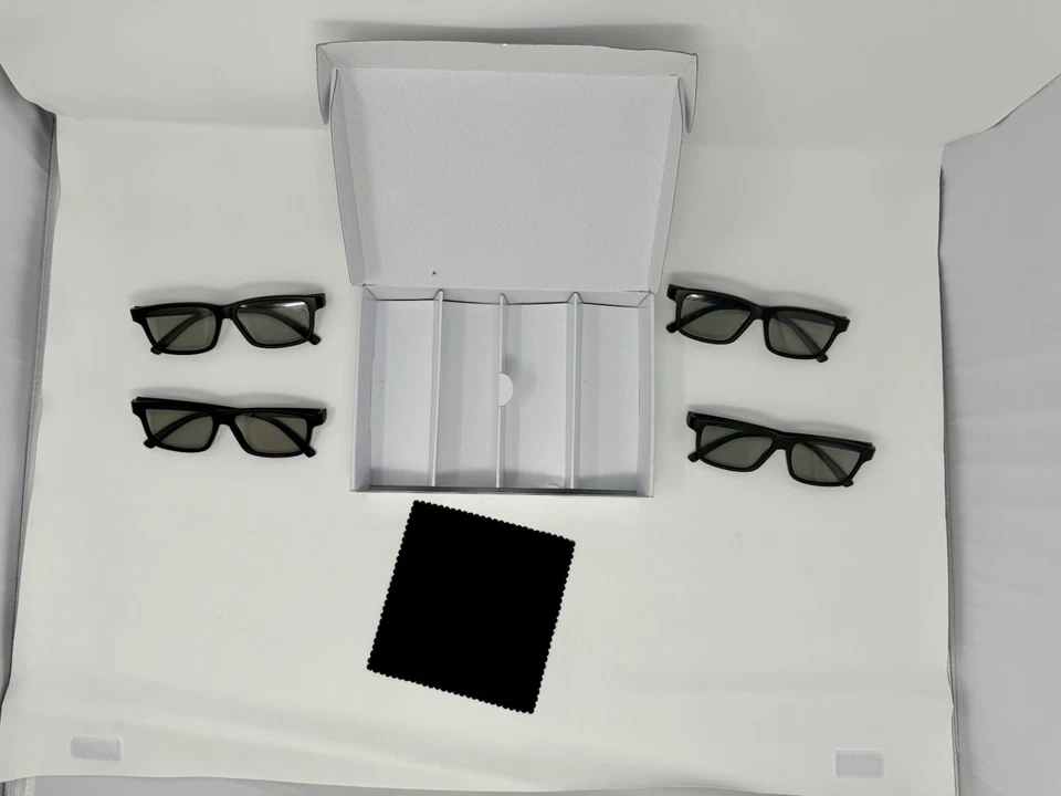 Gafas 3D de teatro Vizio - 4 pares con caja original y paño de limpieza Foto 4 de 4