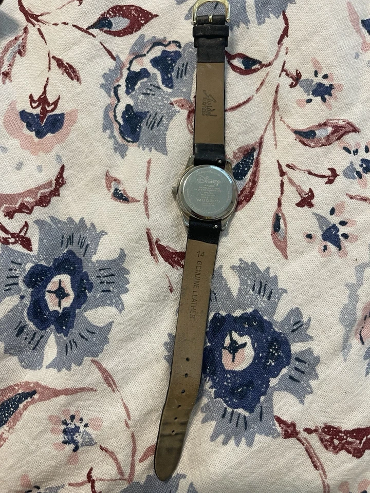 Reloj Eeyore exclusivo de Disney con mariposas voladoras en movimiento con batería nueva Foto 4 de 4