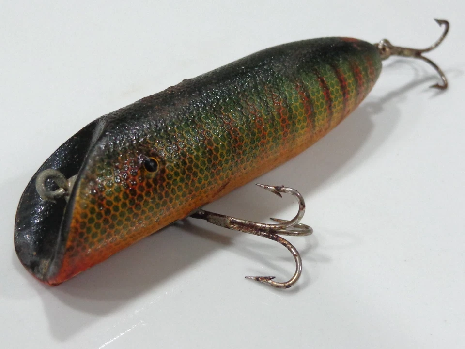 RARO SEÑUELO BAMBOLEADOR MADERA ORENO BAJO ABBEY & IMBRIE AÑOS 20-30 COLOR PERCA a rayas Foto 4 de 4