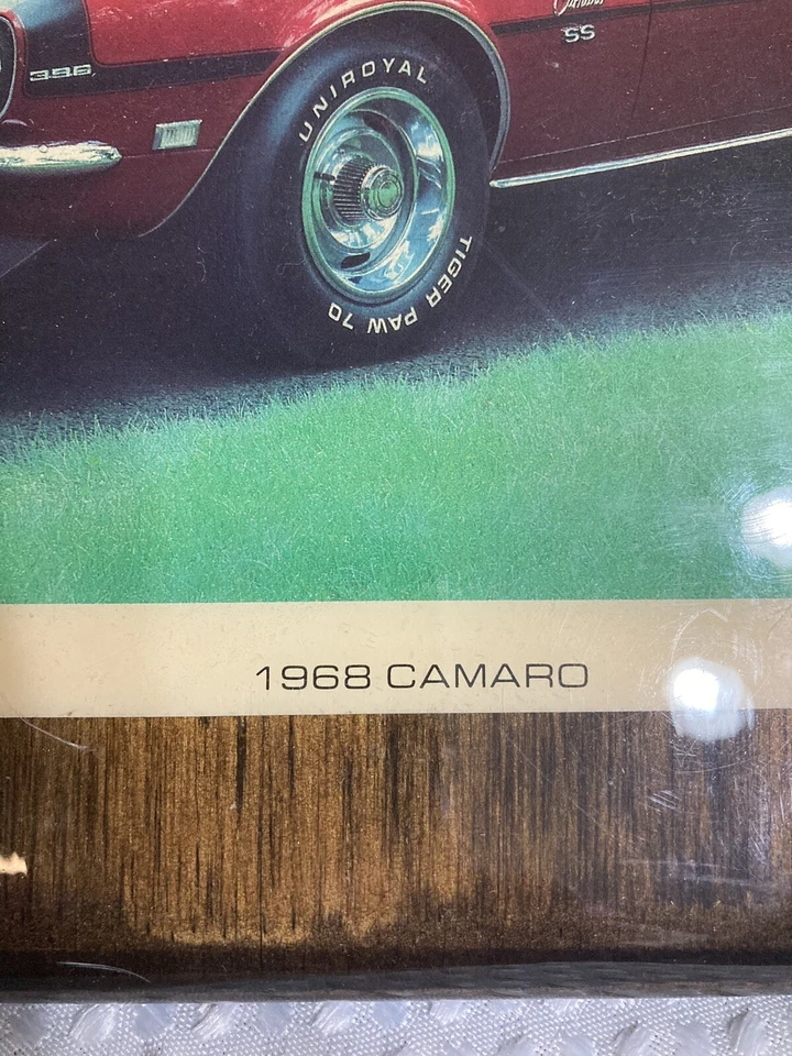 Foto de Camaro 1968 rojo sobre madera, abrigo transparente esmaltado grueso, arte de pared Foto 2 de 4