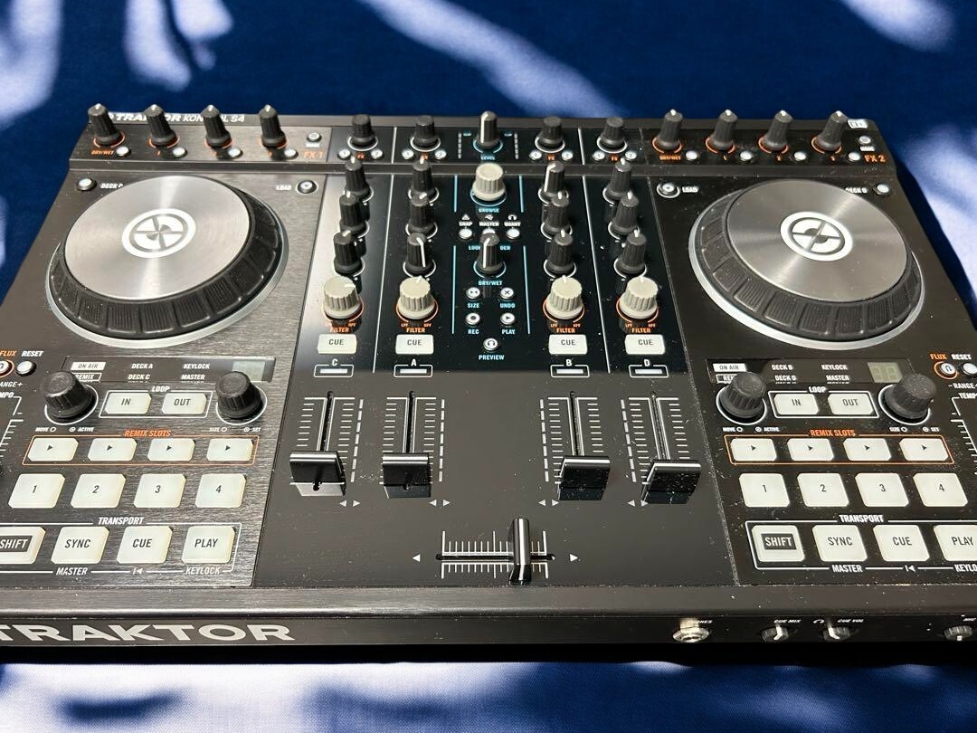 TRAKTOR KONTROL S4 MK2 DJコントローラー Native Instruments TRAKTOR KONTROL S4 MK2 DJ Controller