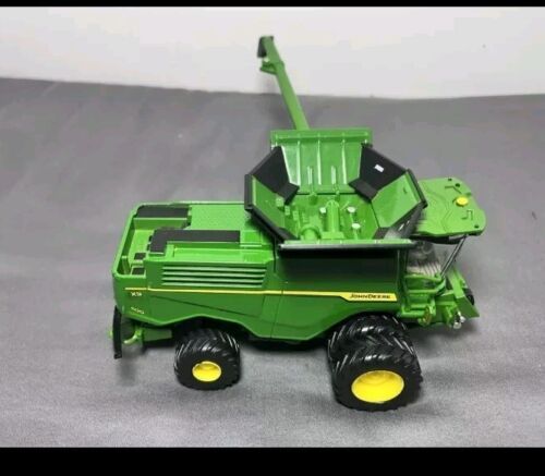 1/64 Ertl John Deere X9 1100 Combine Prestige Collection Series - Picture 3 of 3