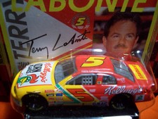 TERRY LABONTE 1997 KELLOGG'S CORN FLAKES 1/64 RACING CHAMPIONS CAR AND CARD 1:64