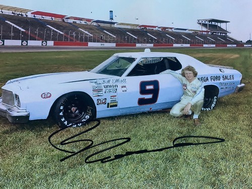 Bill Elliott autographed 8 x 10 photograph. Picture from 1976. - Picture 2 of 5
