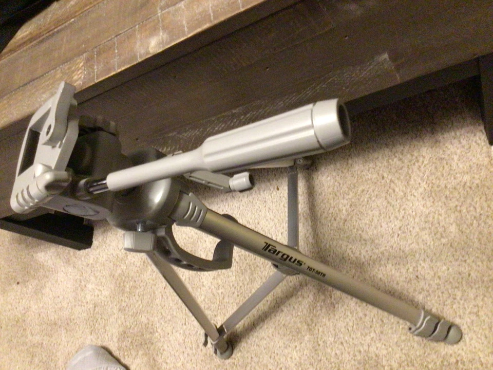 Trípode para cámara expandible y plegable TARGUS TGT-58TR con estuche de transporte Foto 2 de 4