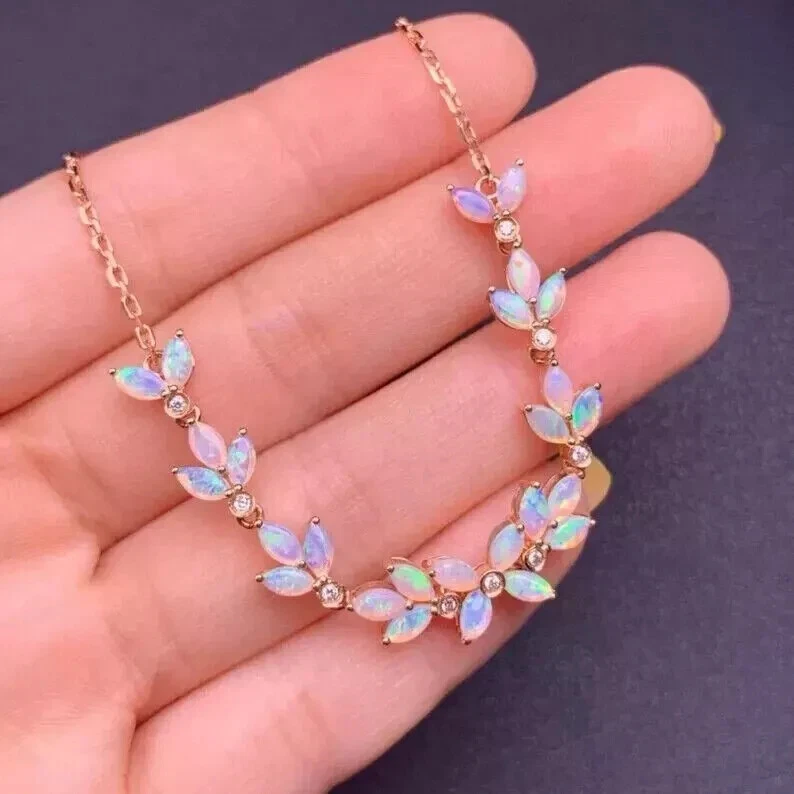 Brazalete para mujer de diamantes ópalo creados en laboratorio de corte marquesa de 7 quilates enchapado en oro rosa de 14 quilates Foto 2 de 4