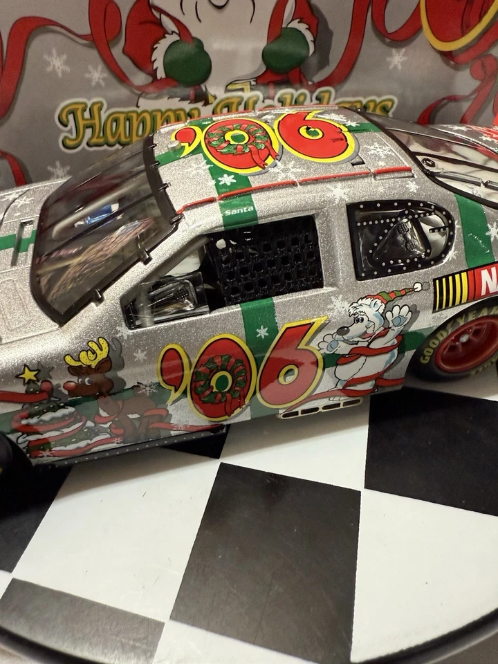 RARE* SAM BASS HOLIDAY #06 SANTA 2006 1/24 Nascar Diecast - Image 4 of 4
