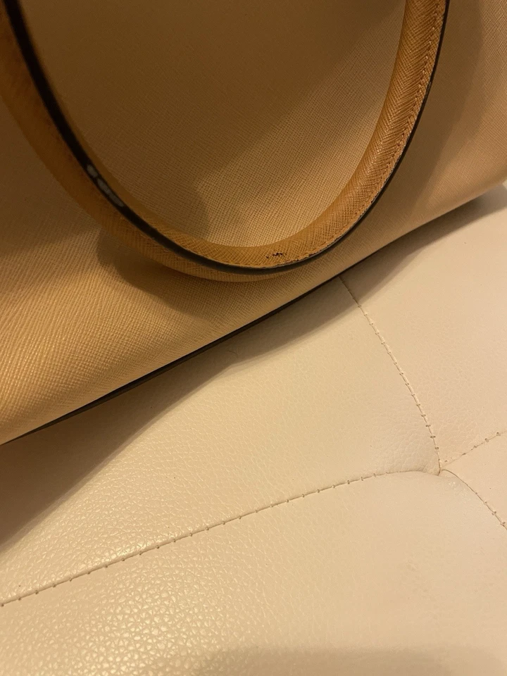 Autêntica bolsa satchel Michael Kors couro saffiano branco amendoim Selma - Imagem 3 de 4