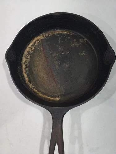 Griswold No 8 Cast Iron Skillet 704 Erie PA., U.S.A.