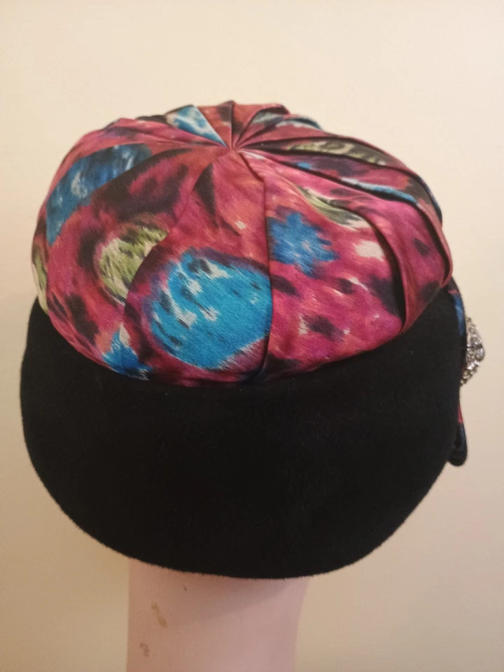 Vintage 1960's Coronet Black Felt Hat With Pink Satin Crown - Image 4 of 4