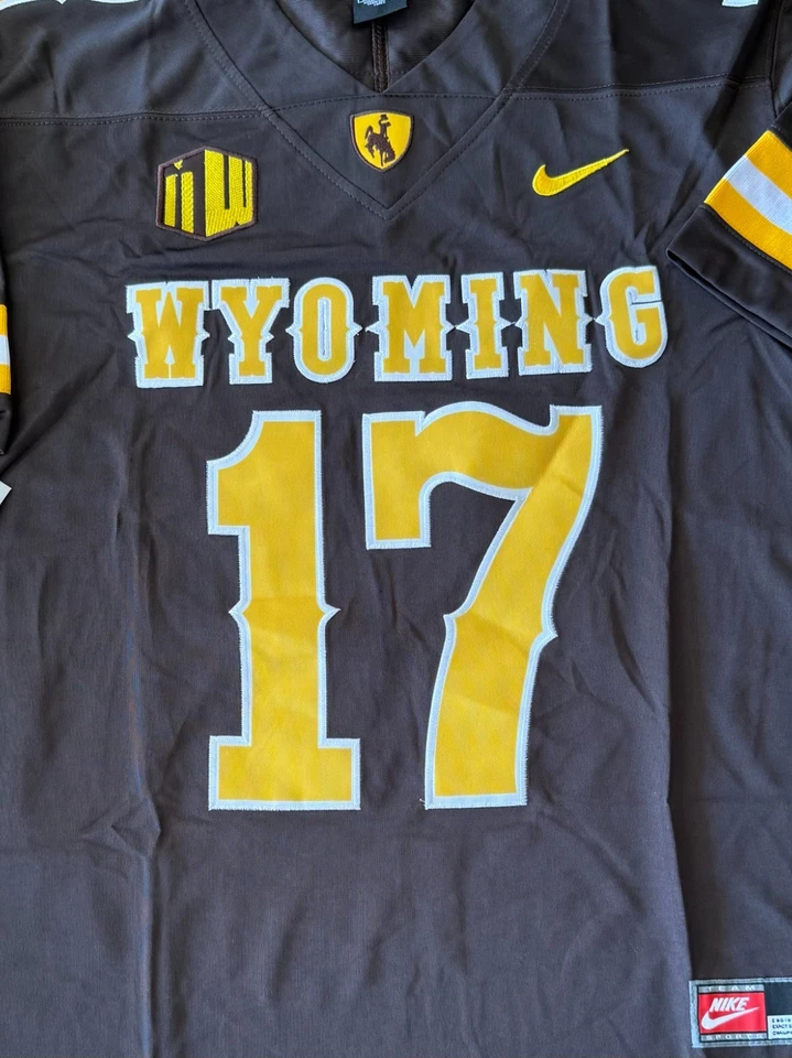 Camiseta deportiva cosida marrón Josh Allen #17 Wyoming Cowboys de fútbol para hombre Foto 2 de 4