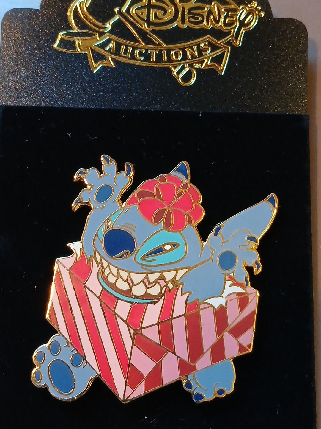 DISNEY AUCTIONS PIN LE STITCH OPENS PRESENT SANTA HAT CHRISTMAS PLEAKLEY LILO