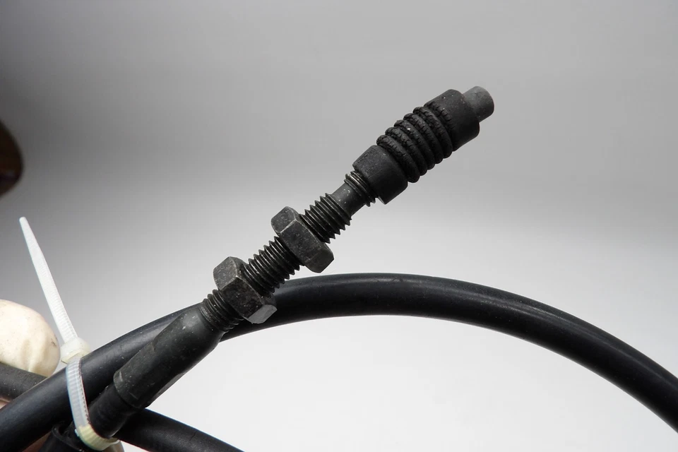 Honda CB650SC Nighthawk 1982 cable de embrague original y tuerca de ajuste y cubierta de goma Foto 3 de 4