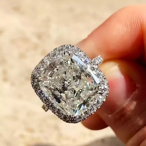 Anillo de compromiso halo de moissanita corte cojín de 5,00 quilates enchapado en oro blanco de 14 quilates talla 7 - Imagen 2 de 6