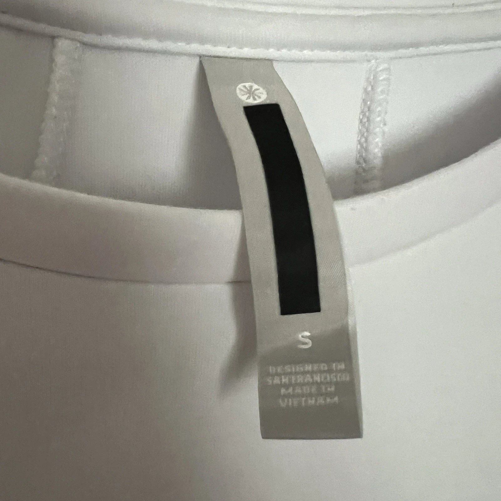 athleta en route long sleeve scuba cropped pullover top sweatshirt