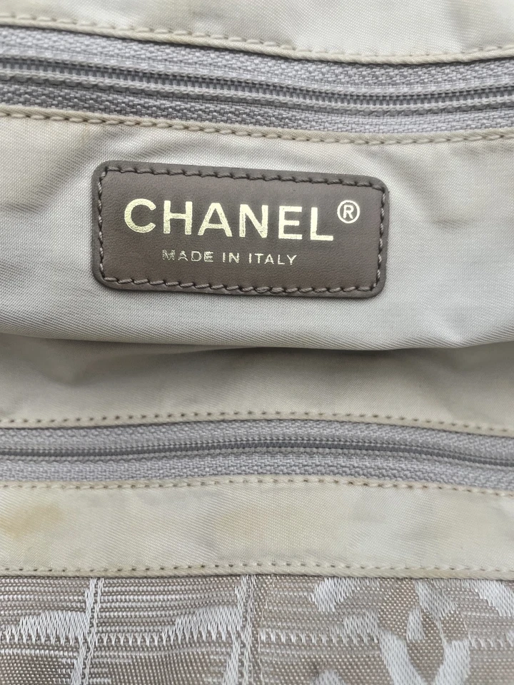 Chanel Travel Line Nylon Tote Bag Foto 3 de 4