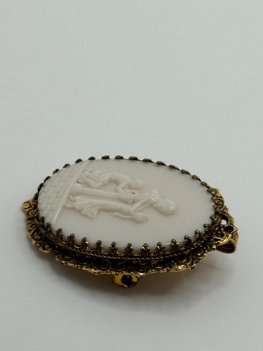 Vintage Molded Cameo Woman & Man With Bust on Pedestal Brooch - Picture 7 of 12