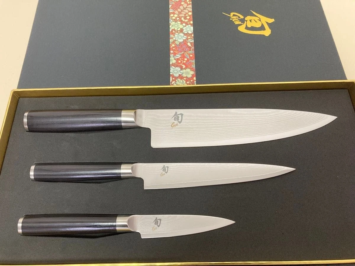 Shun Classic Hollow Edge Chef's Knife - Thumbnail 4