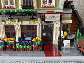 LEGO Creator Parisian Restaurant 10243 Complete Modular Buildings