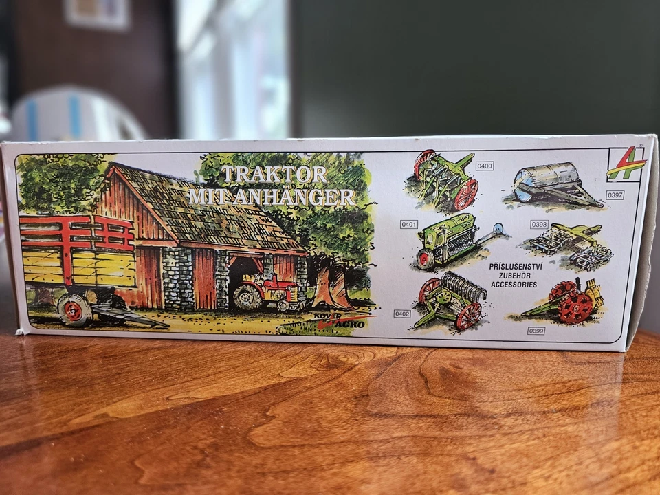 Tractor y remolque vintage de metal verde de Kovap Agro nuevo en caja Foto 3 de 4