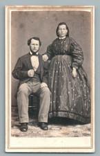 CDV USA A COUPLE POSES PREGNANT WOMAN POLKA DOT DRESS PREGNANT WOMAN US PHOTO