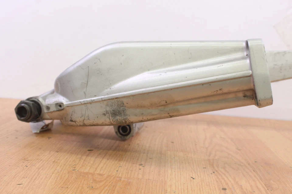 2004 YAMAHA FJR 1300 Swingarm с поворотным болтом - Изображение 2 из 4