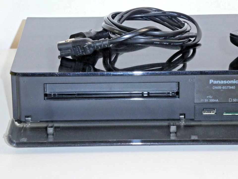 Panasonic DMR-BST940 3D Blu-ray Recorder / 2TB HDD, inkl. FB, 2 Jahre Garantie - Bild 4 von 4