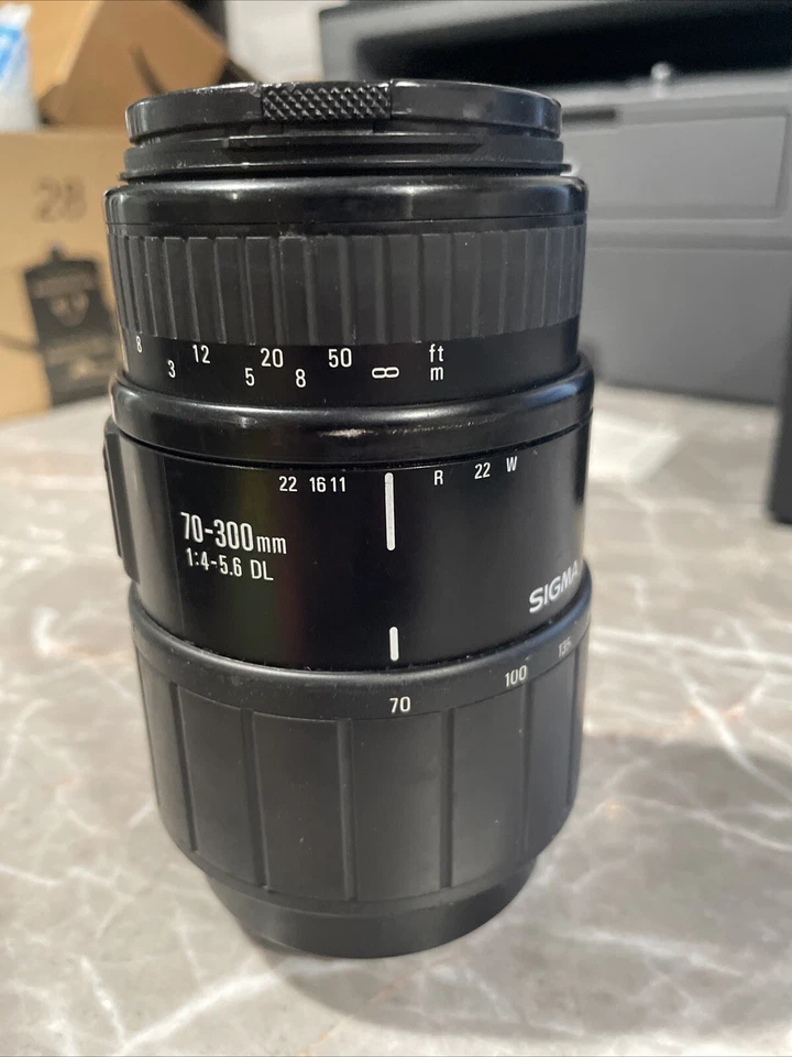 Sigma 70-300mm F/4-5.6 DL Macro Telephoto Zoom Lens for NIKON DSLR DEFECTIVE - Image 2 of 4