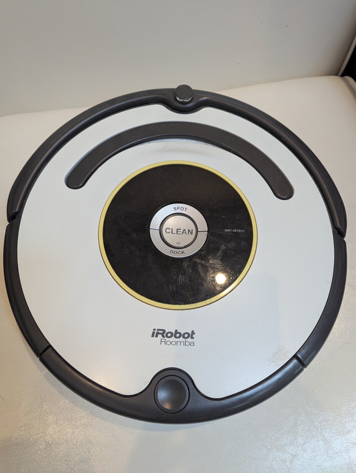 iRobot Roomba 620 Robot Vacuum Ships Without Battery