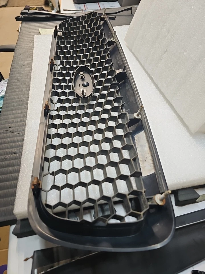 Grelha frontal Ford Crown Victoria Police Interceptor CVPI fabricante de equipamento original🚓 favo de mel🍯 - Imagem 2 de 3