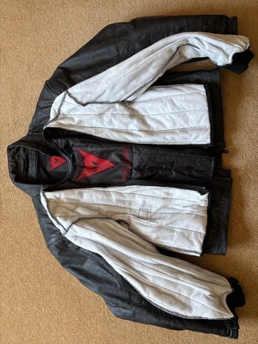 dainese leather jacket 54 - Picture 2 of 7