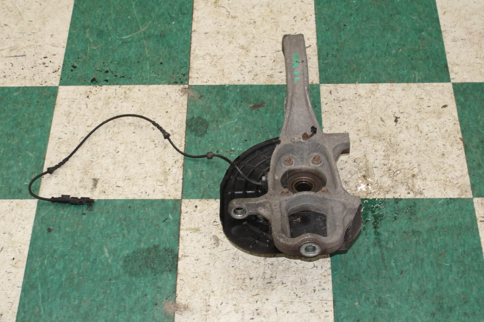 Maserati Ghibli 2014-2017 Front Left Steering knuckle