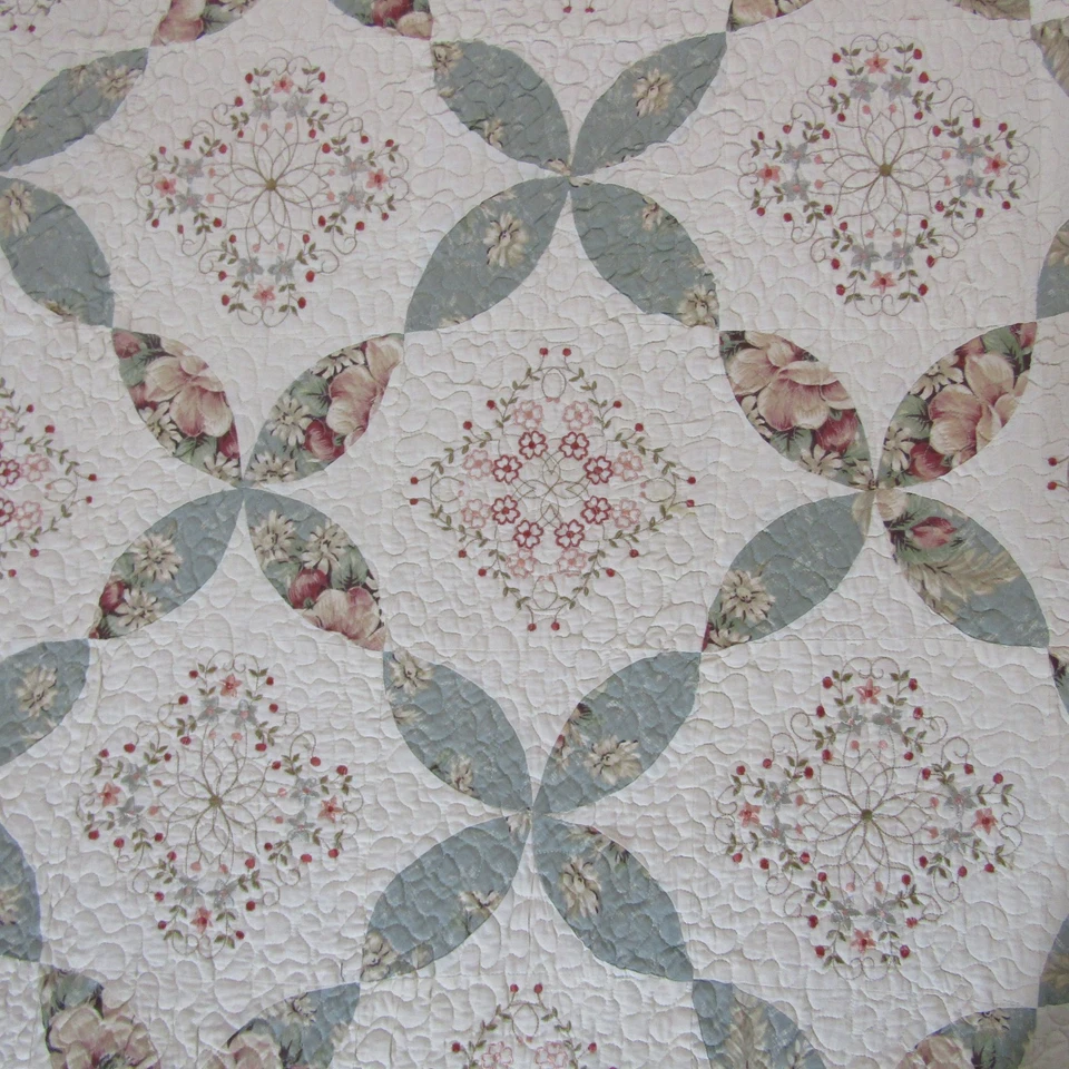 Queen Size Quilted Embroidered Bedspread & 2x Pillow Shams JC Penny Home Floral - Image 2 of 4
