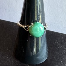 New Rnd Malachite Ring Set In 925 Sterling Silver. Silver Hearts. Size 8